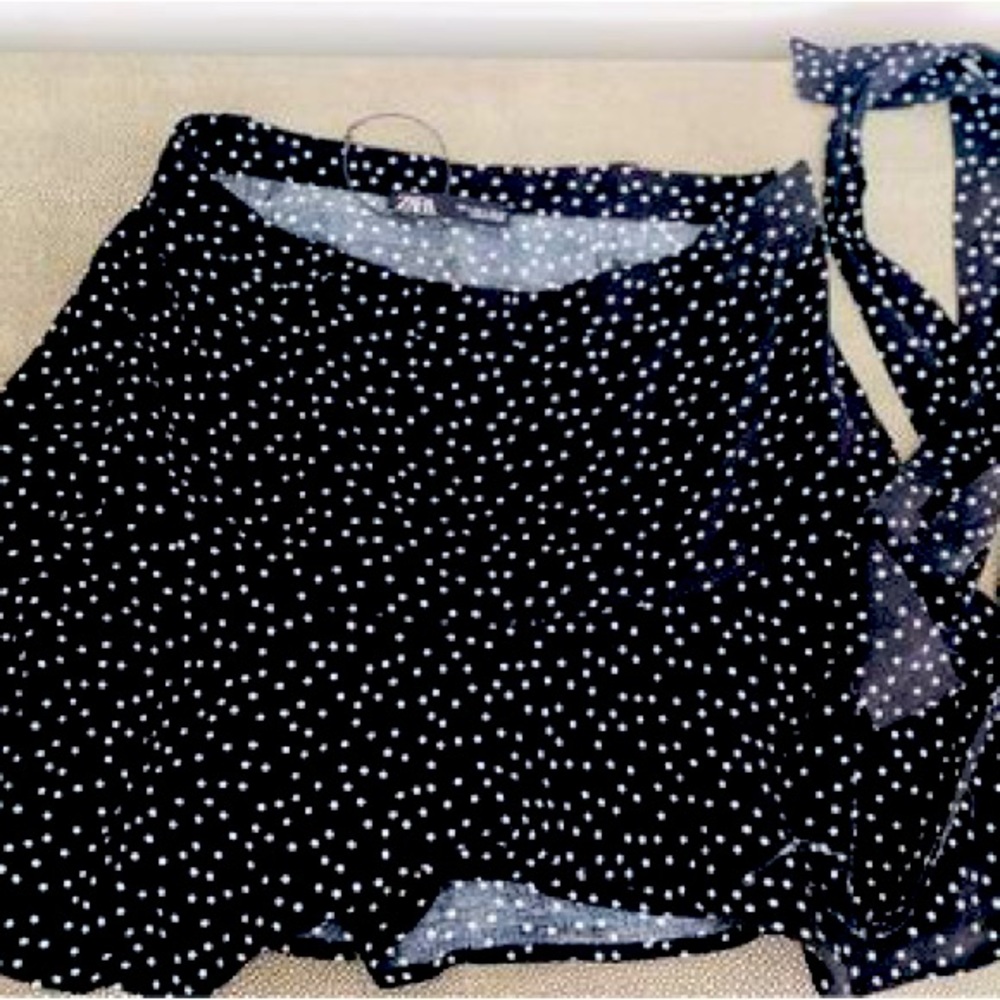 ZARA Black w/White Polka Dots Skort